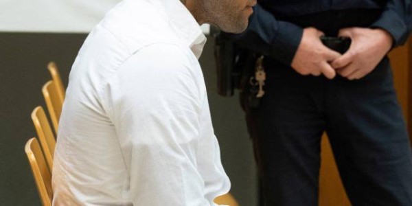 阿尔维斯性侵案庭审细节：友人被疑证词前后矛盾