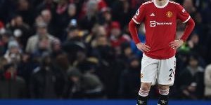 罗马诺：佛罗伦萨商谈免签林德洛夫，球员收到两份英超报价